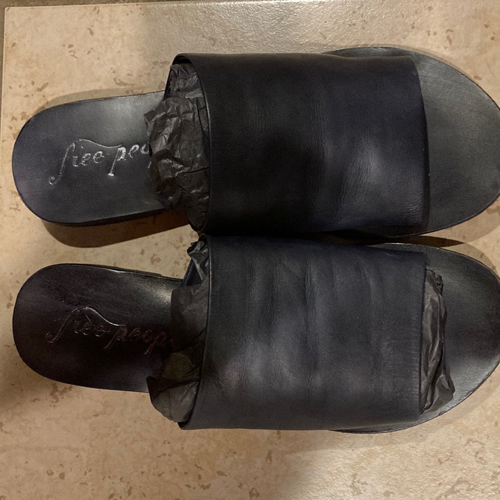 Free people Black Slides